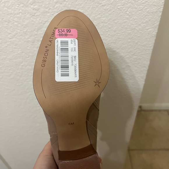 NEW!!! Chelsea & Violet Bootie - Picture 2 of 3